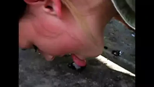 genç kız yalama onu tükürme