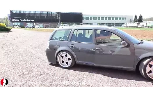 Zwei geile Schlampen werden gefickt