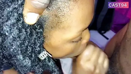 Büyük göğüsler 6.7 cm Afrikalı siyah yarağı emiyor