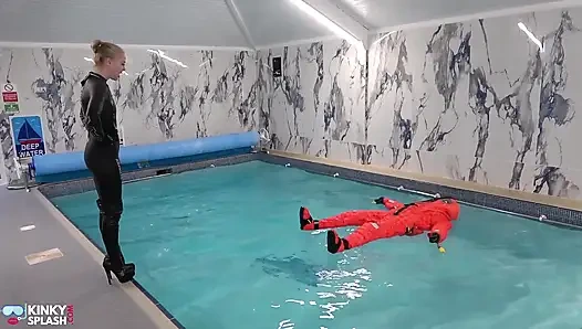 İnsan hayatı salı - şişirilmiş takım elbiseli köle havuzu hakimiyeti