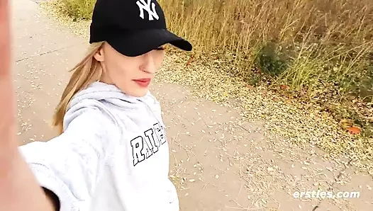 Ersties - Nattie pişirirken ateşli fikirlere sahip ve kendisi yapıyor