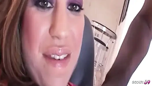 Sarışın büyük memeli genç Britney Stevens büyük bir büyük zenci yarağı tarafından ırklararası sikiliyor