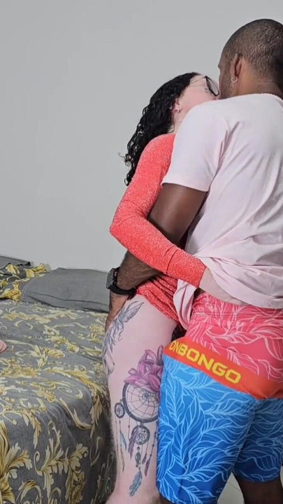 ASK MY FRIEND TO BORROW A DRESS AND WHO CAME TO BRING IT WAS HER BOY I WAS NAKED IN FRONT OF HIM AND HE SUCKED ME VERY… | Clip 2