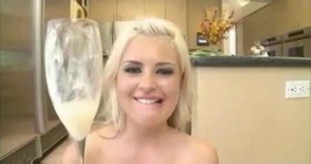 Andi anderson döl içiyor