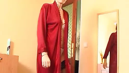 Azgın ev hanımı sağmak için yarak arıyor