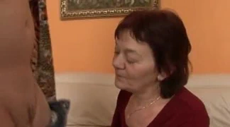 Dik anneanne üzerinde 60 ile sıcak kedi