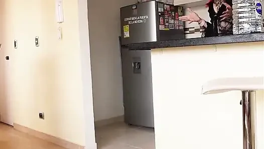 Erkek arkadaşımın en iyi arkadaşının benim gibi bir gotik kızla seks hayalini gerçekleştiriyorum, o da onu emdiğimi çok seviyor