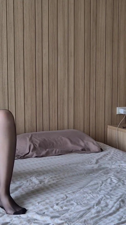 Эмоциональный момент из "Застукали за мастурбацией сводной сестры. Моя сводная сестра соблазнила меня. Мастурбация в колготках, фетише колготок"