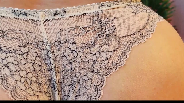 Şeker üvey anne sarışın amını sikiyor