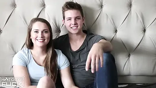 Uzun boylu adam Brady Corbin dövmeli hatun Danielle Land'i sikiyor