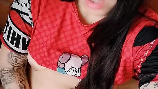 Cachonda Ami Tio'yu gösteriyor