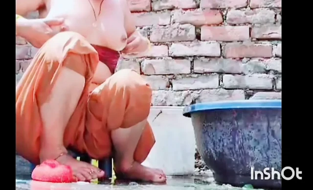 Fit ve Şirin Kızın Parlak Banyo Sahnesi: Yaklaşık Bir Zevk Keyfi