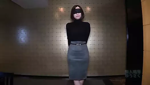 Büyük memeli Asyalı döl yutuyor