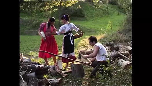 İki sevimli genç sürtük büyük sert bir yarağı emiyor ve sikiyor