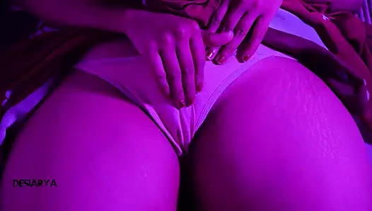 Hintli desi ateşli evli kadın mastürbasyon