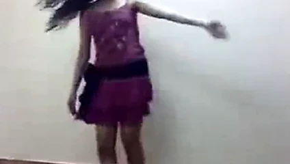 Ghadeer ahmed mısırlı feminist kız dans ediyor