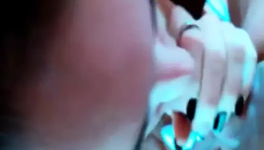 dizlerinin üzerinde harika oral seks