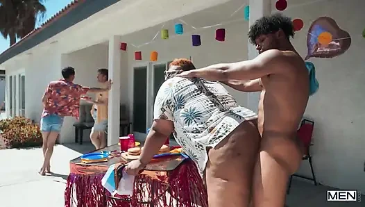 Yüksek sesle, gururlu ve azgın erkekler