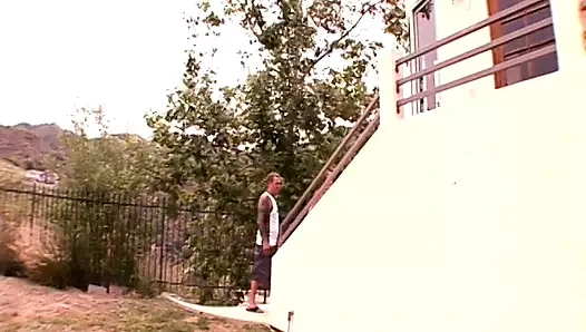 İyi asılı adam mahallede bebek yüzlü horoz sürtük üzerinde atlıyor