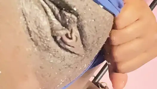 Alliyah İspanyol erkekleri seviyor, İspanyol babası için gösteri yapıyor