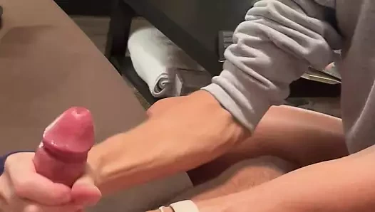 Üvey kız kardeşim bana elle muamele çekiyor