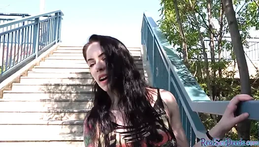 Biraz nakit karşılığında kafa veren gotik amatör çekti