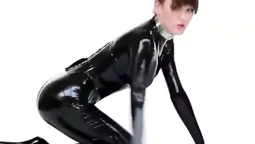 Siyah lateks kedi tulumu