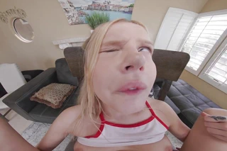 Lethalhardcore vr coco üvey babasını dizüstü bilgisayar için sikiyor