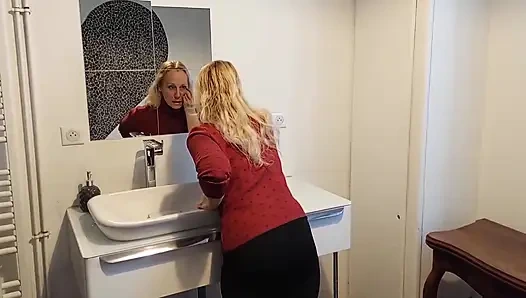 Olgun Sarışın Eş Arada Seksten Hoşlanır