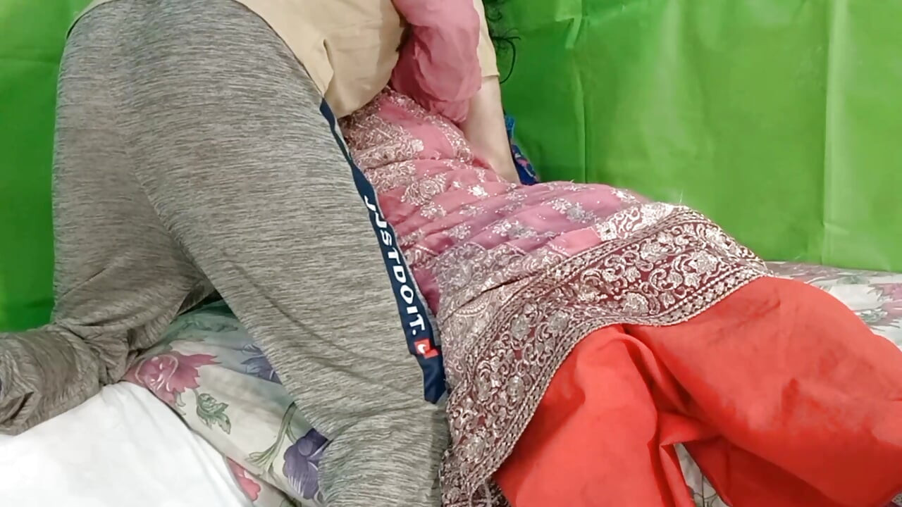 Bengalli tesettürlü yenge sevgilisiyle eğleniyor.