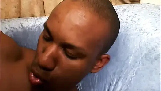 Büyük bir penis için devasa göğüsler