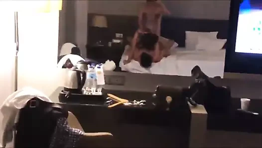 hatunu otelde tost yapiyorlar