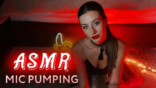 ASMR. Tutkulu esmer Amy Haze Mic yarağını pompalıyor ve seni boşaltıyor
