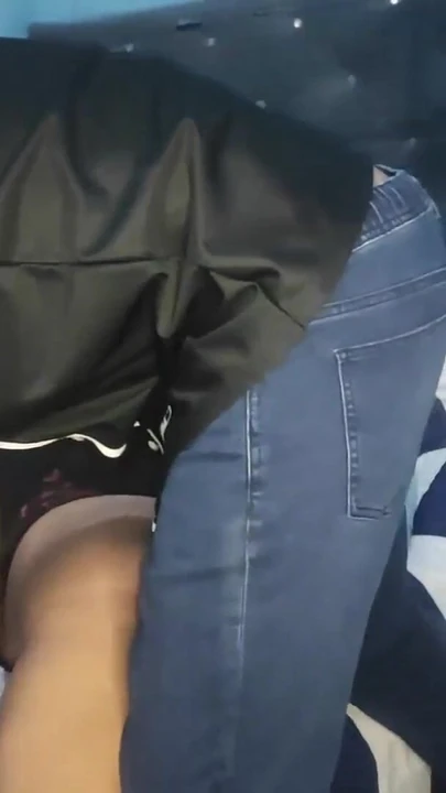 Эмоциональный момент от "Он вошел в комнату моей мачехи, я вижу, что она чувствует себя очень плохо, я пытаюсь сделать ей хороший массаж так"