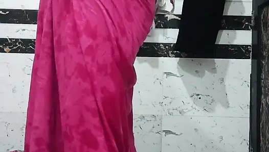 Priya bhabi seksi banyo gösterisi