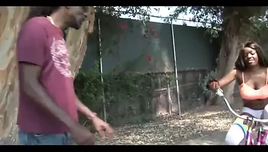 siyah kız içinde file çoraplar verirb kafa alır bir KEDİ vurma