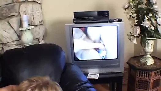 Seksi sarışın sürtük seviyor için almak yüz becerdin ve hissetmek bir horoz içinde ona tıraş am