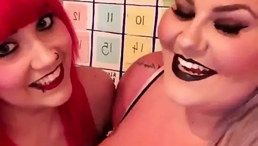 Büyük memeli sürtük cadılar bayramı