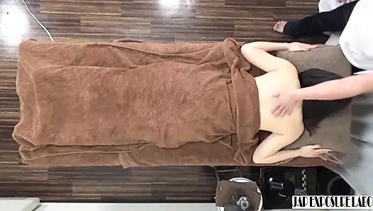 Tekrar rezervasyon onaylandı, çabasız tarzı cesur, kendine güvenen bir varlıkla sürpriz yapıyor