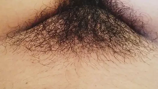 Ateşli hizmetçi amcığını elbisesiz ovuyor ve parmaklıyor