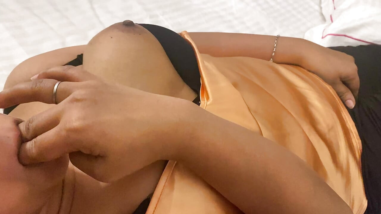 Dasy aunty blowjob her fingers hardly thinking handsome boy friend