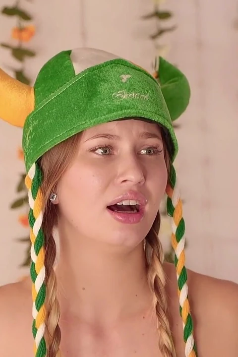 Fã de futebol chupa um enorme vibrador