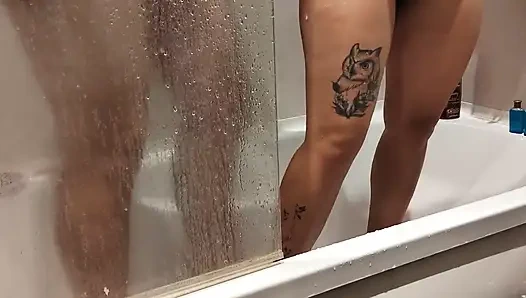 Взаимная мастурбация в душе