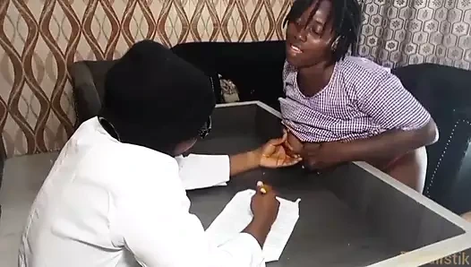 Büyük götlü ebe doktor kennedy tarafından ofiste sikiliyor