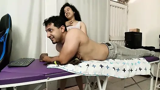 ARKADAŞıM BANA MASAJ YAPıYOR