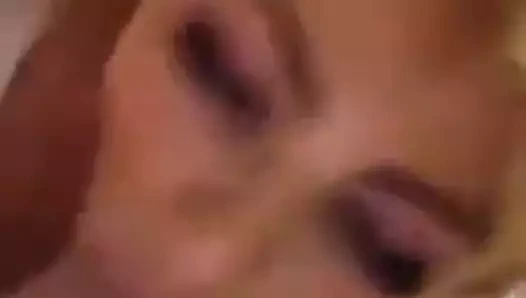 sarışın emme patron at iş