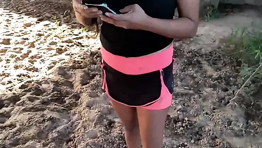 Hintli kız köprünün altında bahsi yerine getiriyor