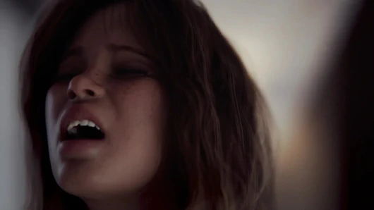 Üvey kız arkadaş sıkı amcık çok sert sikiliyor