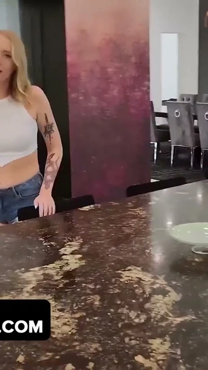 Meraklı üvey kız Marilyn Johnson göt deliğine göt tıkacı sokuyor - dadcrush | Klip 2