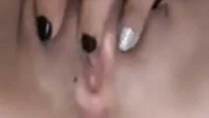 amını parmaklıyor